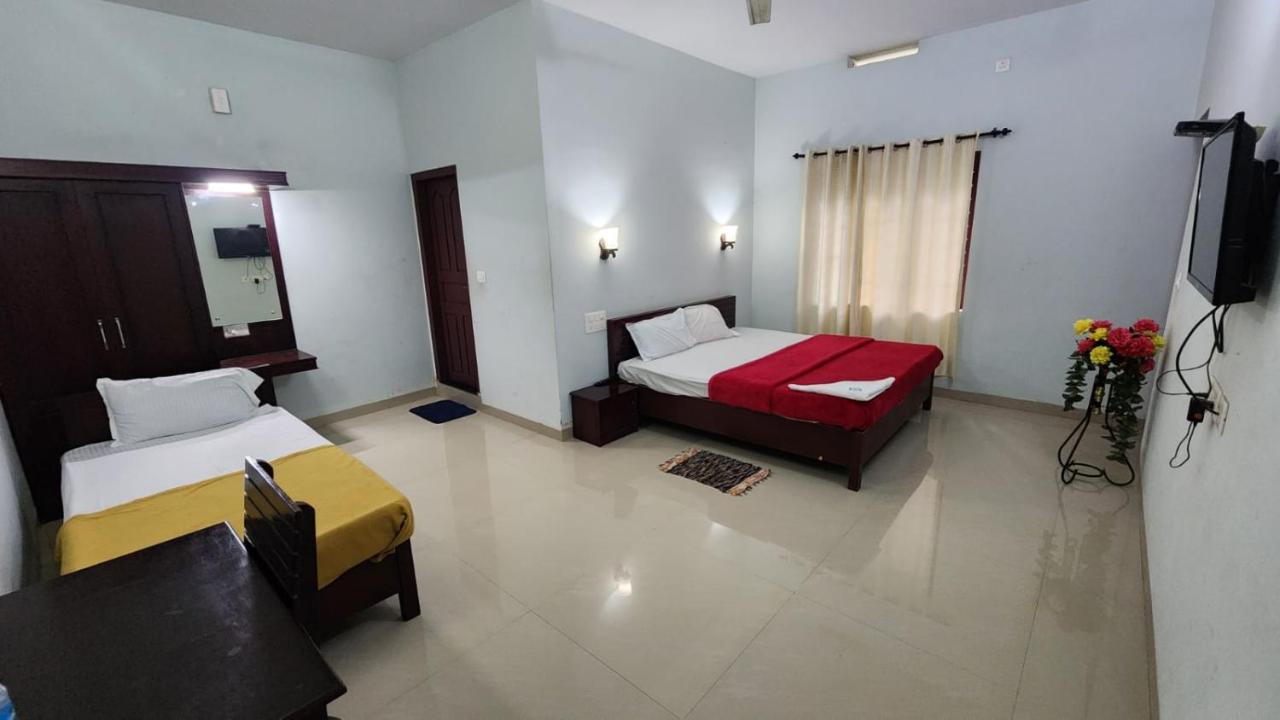 Pknhomestay Kumily Thekkady Buitenkant foto