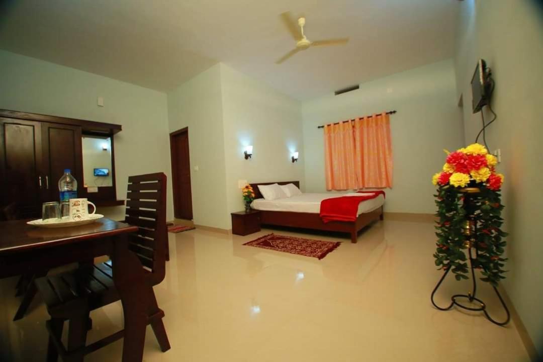 Pknhomestay Kumily Thekkady Buitenkant foto