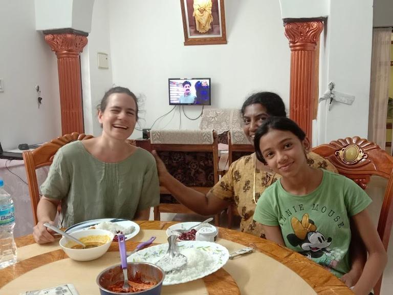Pknhomestay Kumily Thekkady Buitenkant foto
